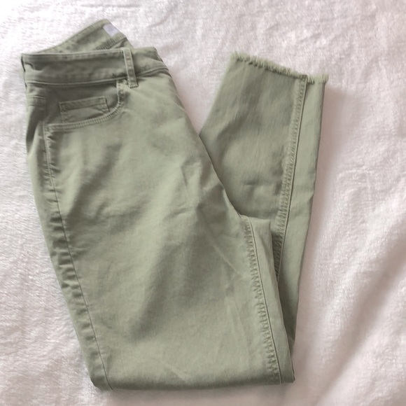 LOFT Curvy High Waist Skinny Crop Jeans with Frayed Hem‎ in Garden Green - Picture 2 of 9